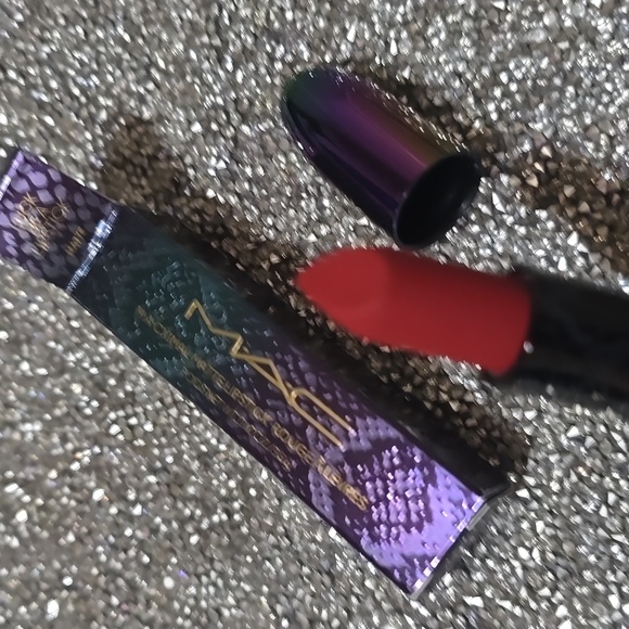 ❇️LUCK BE A LIPSTICK MAC DISCONTINUED Macximal Lipstick NWT - Picture 4 of 6